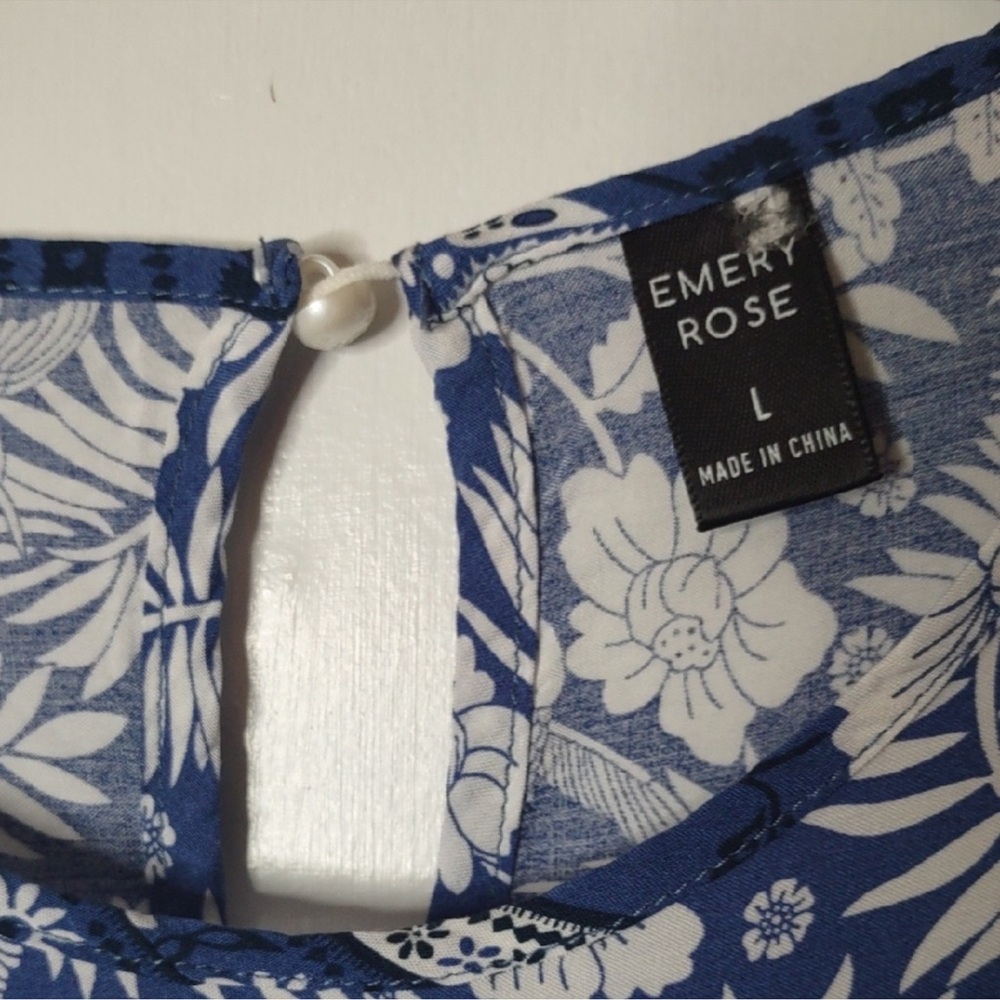 Emery Rose Floral Blue and White Dress
Size Large - Picture 3 of 3